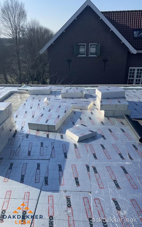 IKO PIR isolatieplaten op plat dak in Leek IKO PIR isolatieplaten op plat dak in Leek