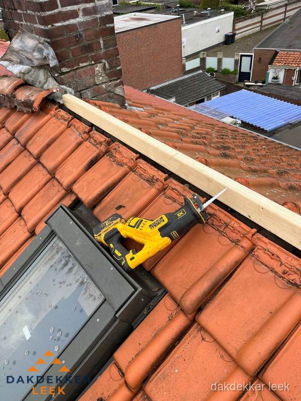 Kosten dak vervangen: werkzaamheden aan pannendak in Leek Kosten dak vervangen: werkzaamheden aan pannendak in Leek