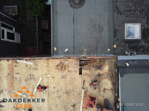Dakschade en renovatie plat dak vanuit de lucht in Leek Dakschade en renovatie plat dak vanuit de lucht in Leek